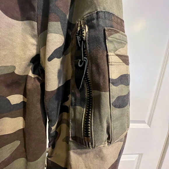 Camouflage stylish bomber jacket - Picture 2 of 4